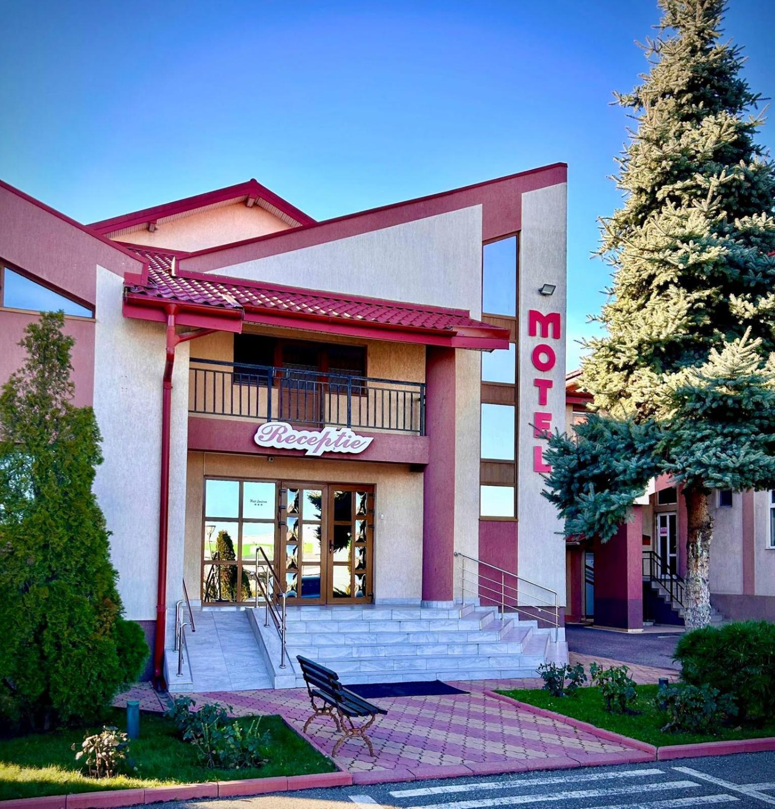 Hotel Levisticum Bacău Exterior foto